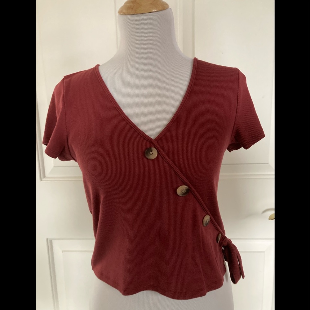 Short sleeve V-neck button detail T-shirt